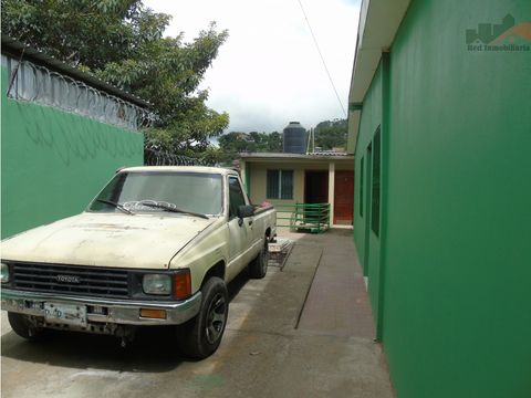 se vende amplia casa frente a unitec