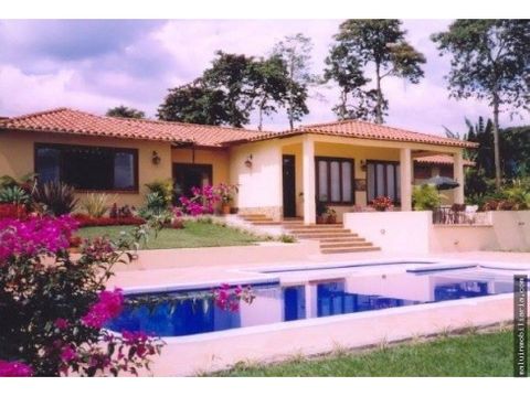 ermosa casa campestre se vende a puerta serrada en montenegro q