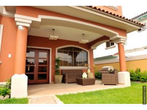 se vende casa en el doral costa sur 5402dm