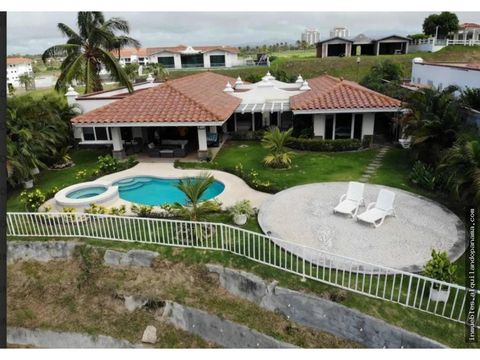 se alquila casa de playa con piscina en san carlos