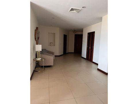 se vende o se alquila apartamento en las marias