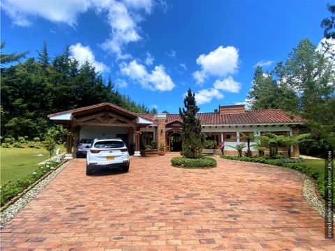 casa en venta en envigado loma del escobero