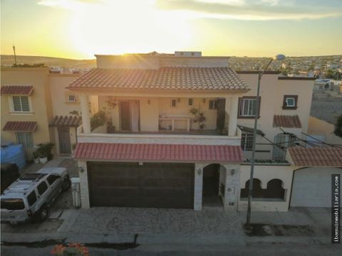 se vende casa amplia de 3 pisos en quintas california cabo san lucas