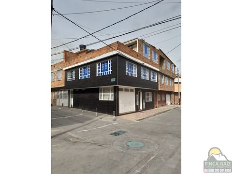 casa esquinera con 4 apartamentos