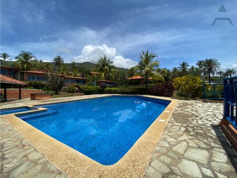 se vende casa 229m2 3h3b1p playa guacuco nueva esparta