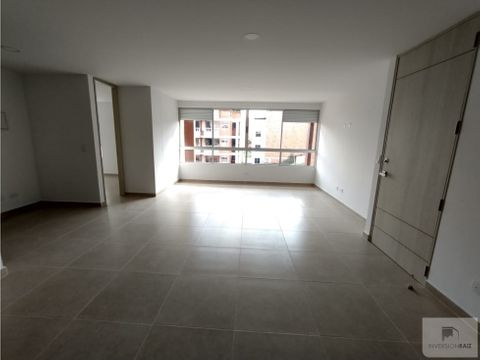 apartamento de 2 alcobas con garaje de moto y util en laureles