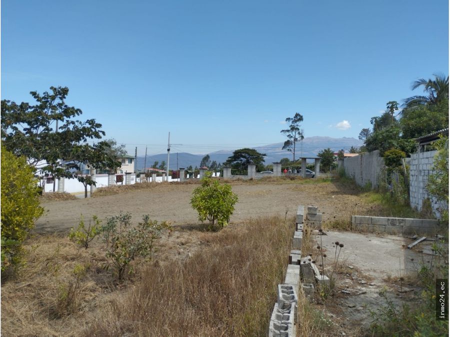 venta de terreno con tres frentes y cerramiento en guayllabamba