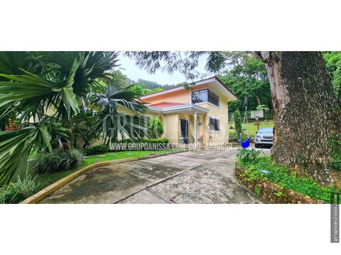se vende moderna y acogedora casa en altos del maria
