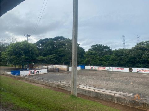 vendo finca con pista de lazo en santa rita