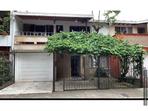 hermosa casa de 2 pisos en calasanz medellin