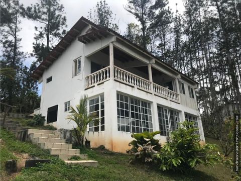 hermosa casa en venta en altos del cerro azul