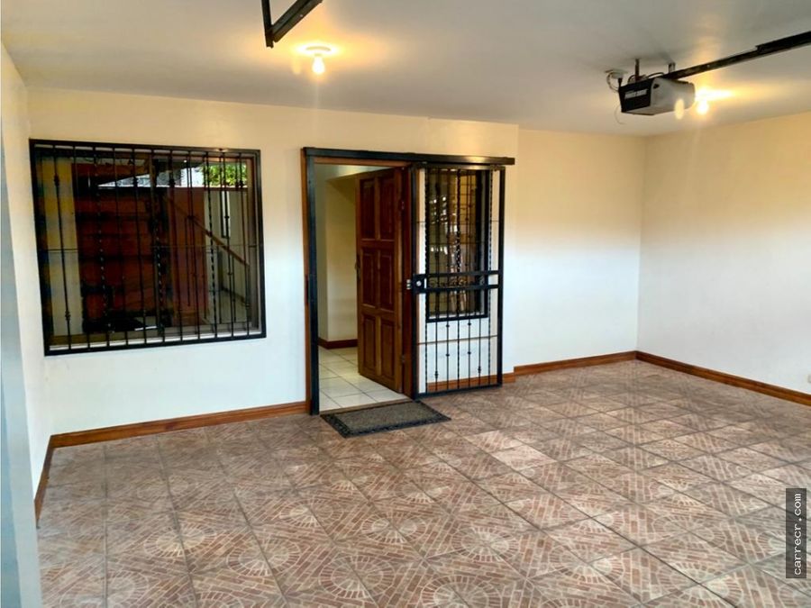 casa independiente de cuatro habitaciones en villas de ayarco