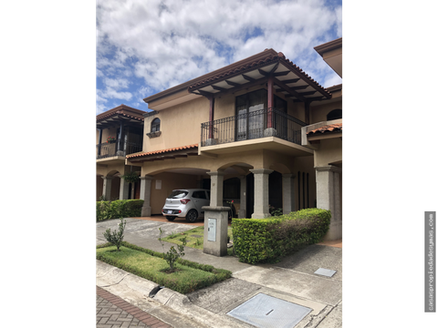 alquilo casa en condominio san joaquin de flores