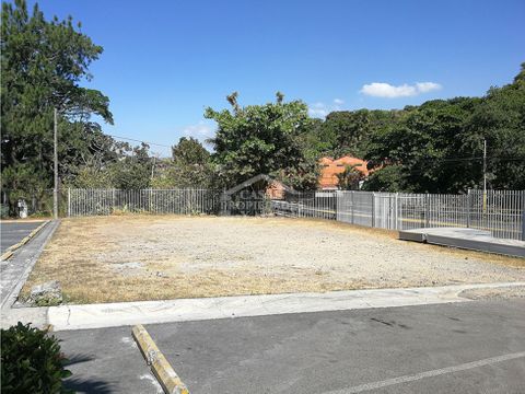 se vende lote comercial en mall plaza grecia