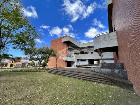 se alquila edificio en los yoses