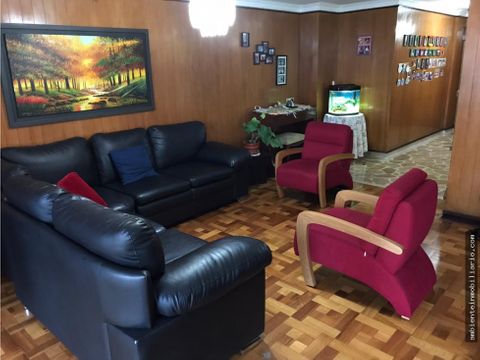 ofrezco amplio apartamento en el centro de medellin