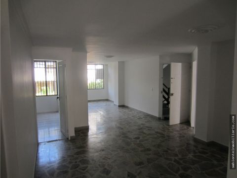 ofrezco apto en laureles para arriendo en excelente estado