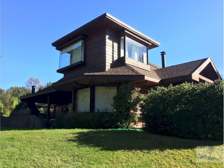 maravillosa casa en venta con vista al lago a 7kms de pucon