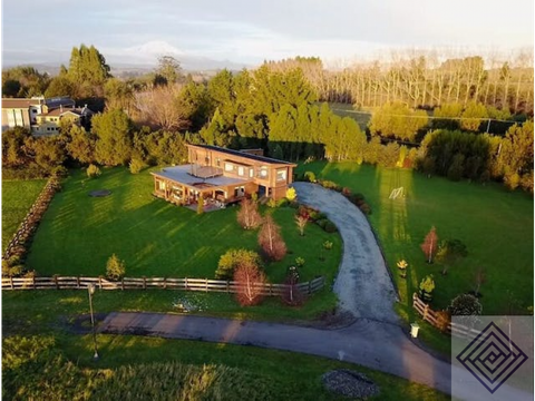 maravillosa casa en venta en puerto varas con vista panoramica al lago