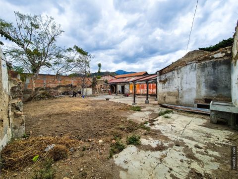 en venta terreno ideal para inversion en el centro de antigua guatemal