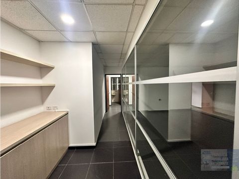 se alquila local con espacios internos ya distribuidos 256 m2