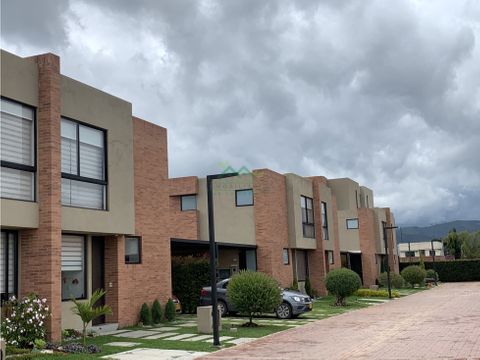 arriendo casa esquinera en conjunto cerrado en cajica con club house