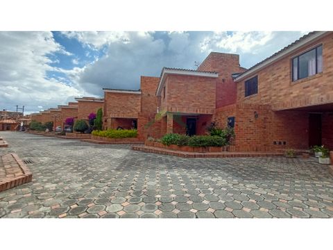 vendo acogedora casa en chia