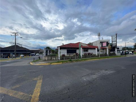 casa uso de suelo mixto frente a plaza mayor