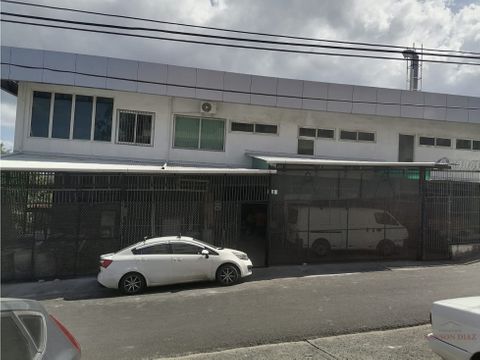 se alquila galera con oficinas y paneles solares