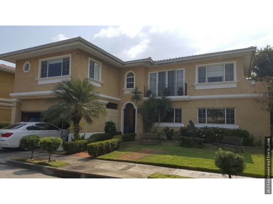 Vendo hermosa casa en Costa del Este
