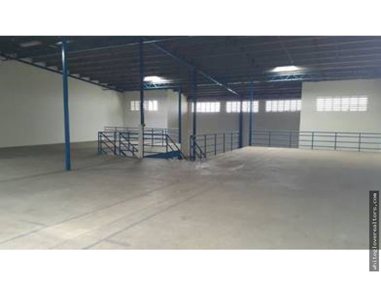 Alquilo bodega en Juan Diaz