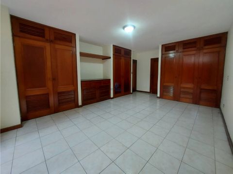 alquiler de amplio apartamento en excelente sector de zona 14