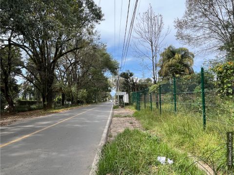 terreno de 1800m2 uso comercial avandaro