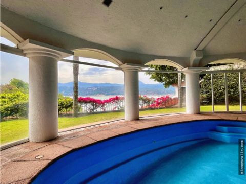 casa con vista al lago en valle de bravo