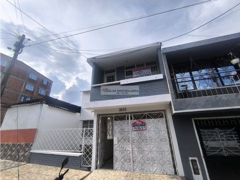 vendo casa medianera en barrio carmenza rocha