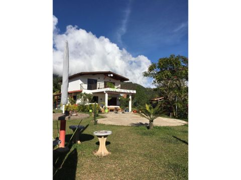 se vende hermosa finca en guatape vereda roble