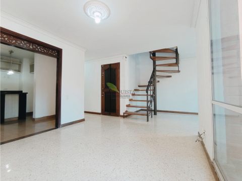 se vende apartamento duplex en conquistadores