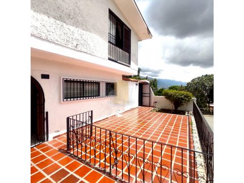 acogedora casa en colinas de vista alegre