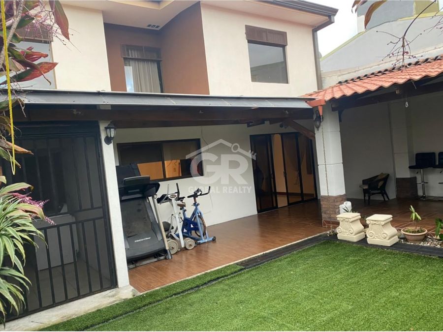 Venta de Casa en Residencial en Concepción de Tres Ríos Cartago -  US$195,000 USD