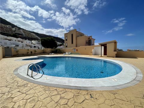 chalet adosado en roque del conde