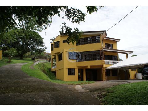 se alquila casa en turrialba