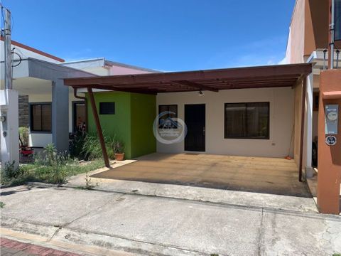 se vende casa en condominio nobleza de coris cartago