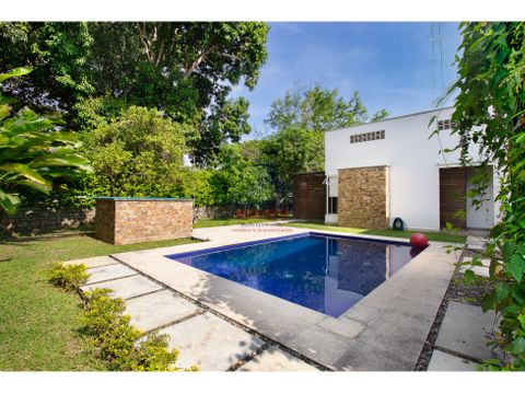 hermosa casa de un nivel con piscina privada en la morada