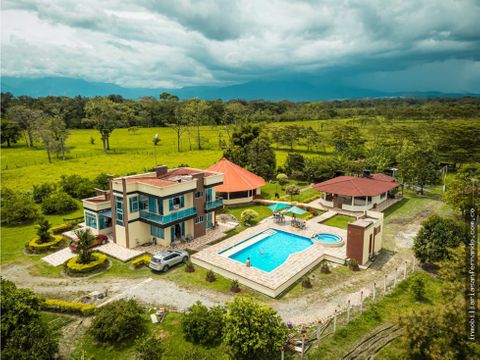 espectacular finca lujosa de 9 hectareas cerca a guamal meta