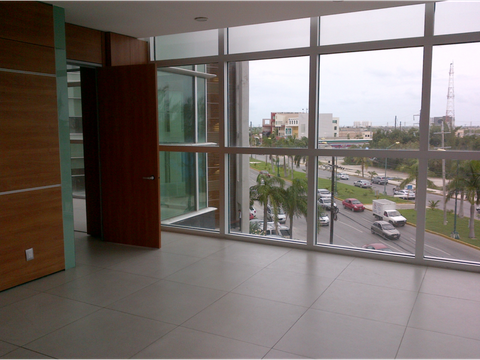 oficina en renta en cancun centro 235 m2 4705 usd
