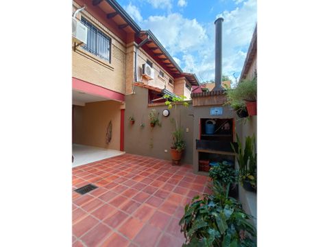 vendo duplex en barrio mburucuya