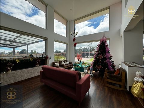 se vende magnifica casa chia yerbabuena