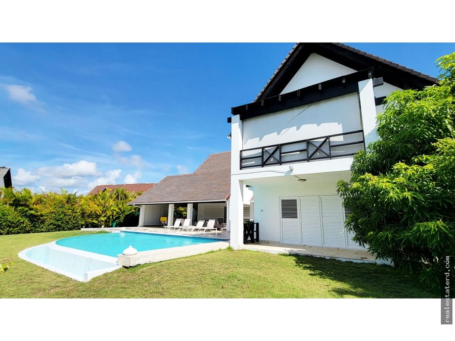 exquisita villa de 5 hab en estilo tradicional con piscina