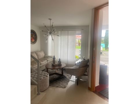 se vende casa sector avenida 19