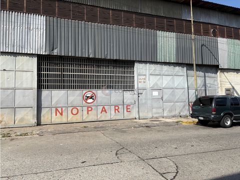 se vende galpon industrial en el llanito 1749 m2